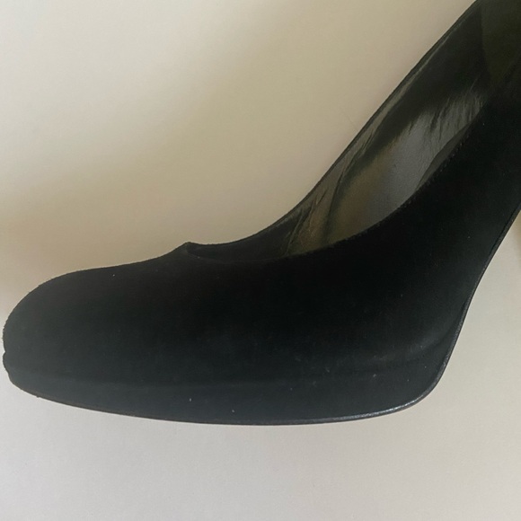 Stuart Weitzman Black Suede Pumps! Like New! - Picture 12 of 14
